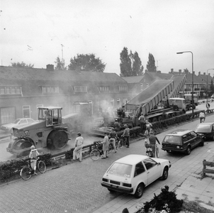 847354 Afbeelding van de asfaltering van de Provincialeweg (S13, de secundaire provinciale weg Utrecht-Wijk bij ...